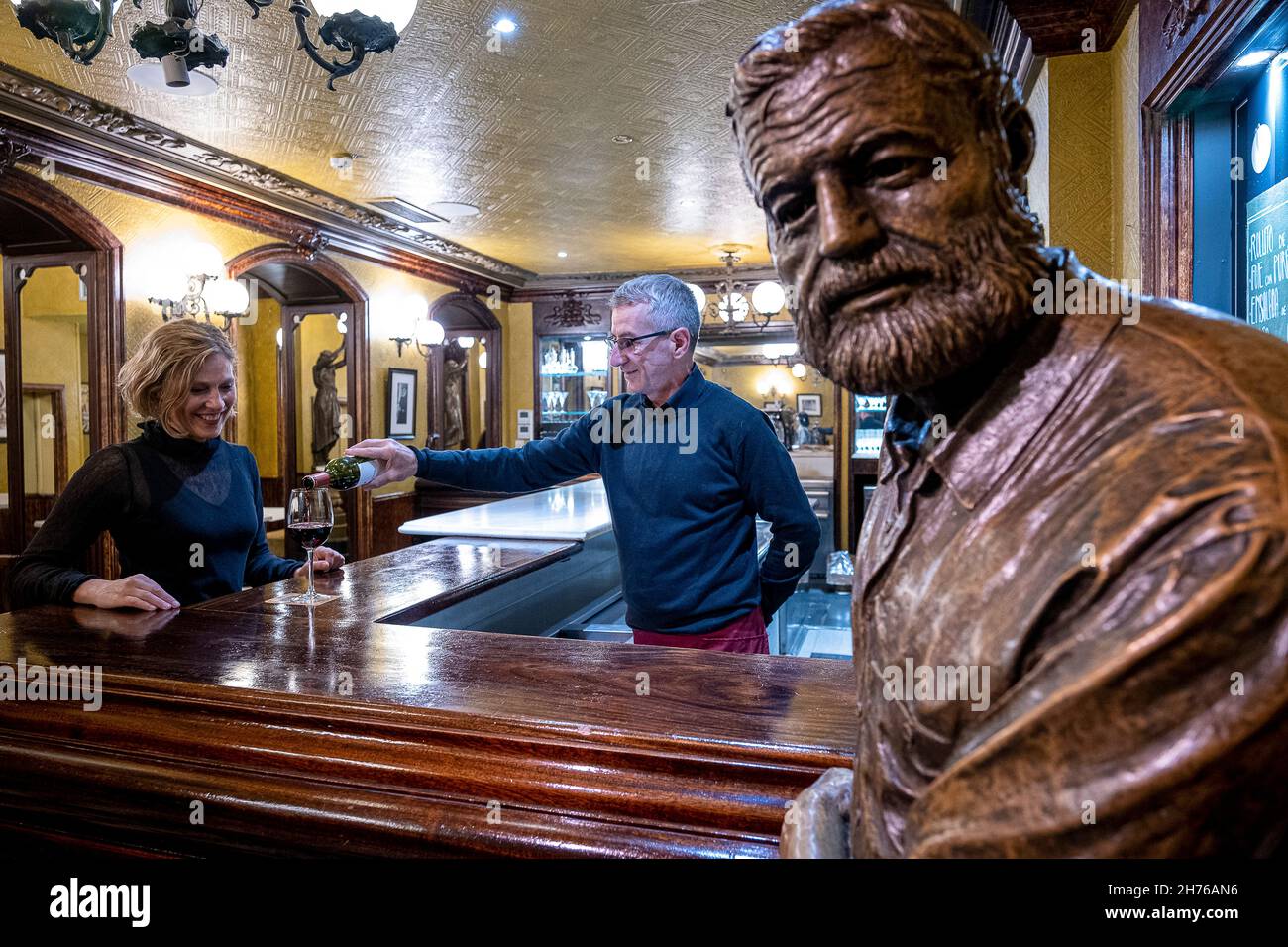 Hemingway Statue, café Iruña, Plaza del Castillo, Pamplona, Navarra, Espagne Banque D'Images