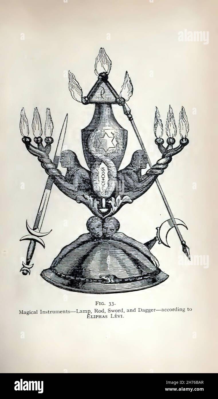 Une illustration du 18-19e siècle d'instruments magiques avec lampe, tige, épée, et poignards Banque D'Images
