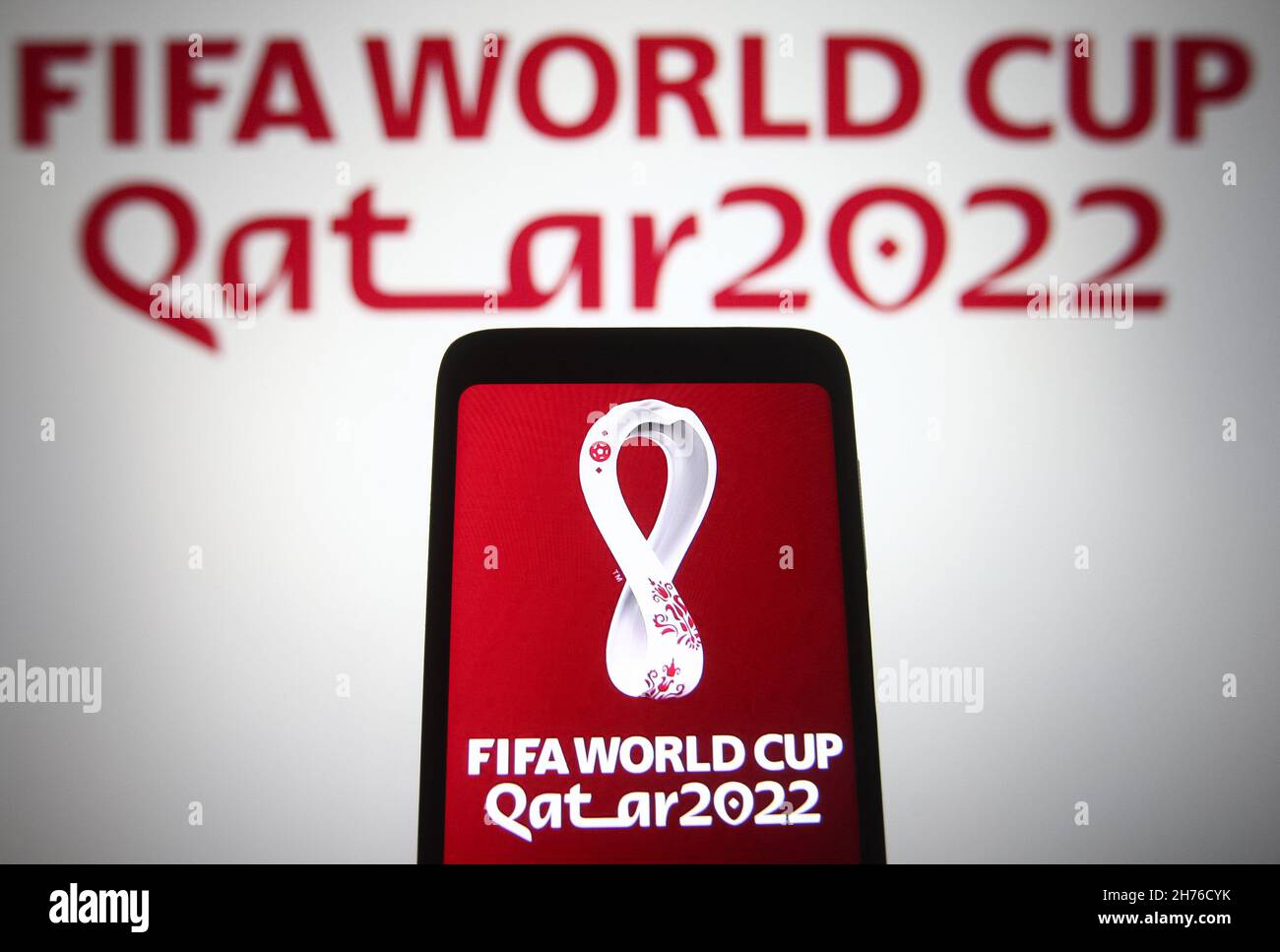 Ukraine.20 novembre 2021.Sur cette photo, le logo de la coupe du monde de la FIFA, Qatar 2022 apparaît sur l'écran d'un smartphone.(Photo de Pavlo Gonchar/SOPA Images/Sipa USA) crédit: SIPA USA/Alay Live News Banque D'Images