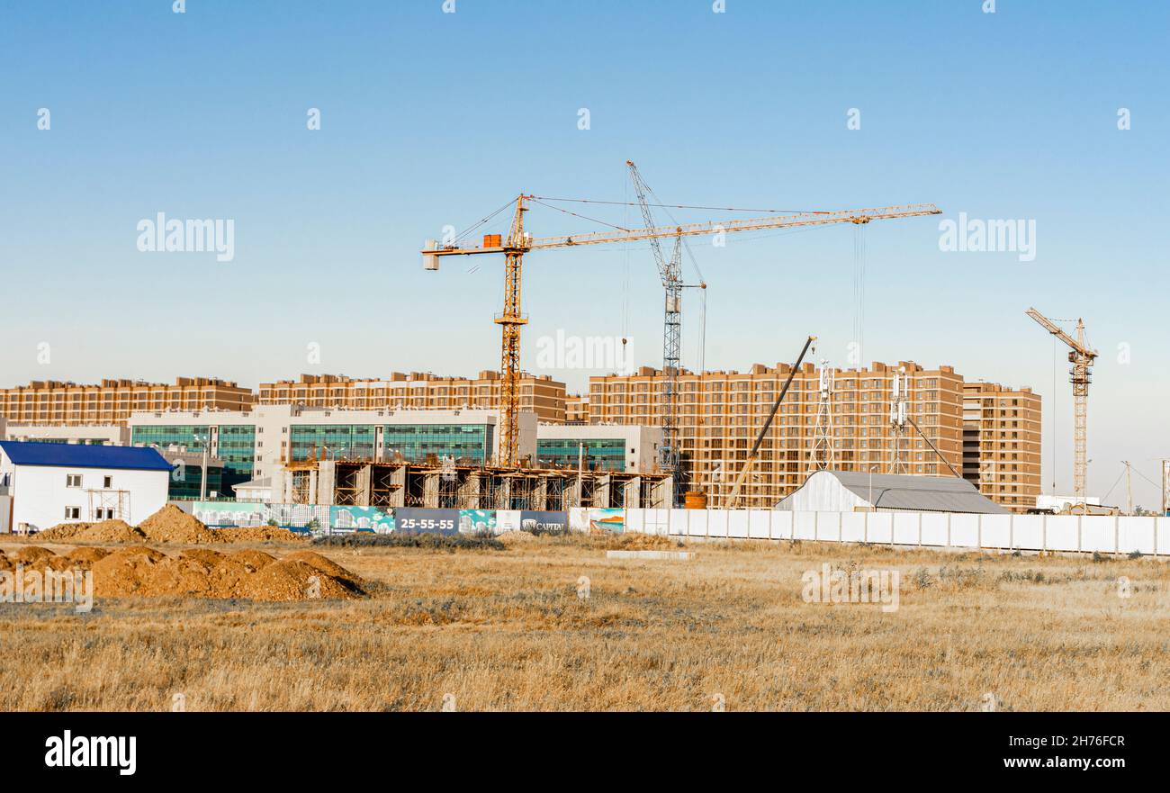 Développement de la ville, construction de nouveaux blocs, construit dans le district de Yesil, Nur-Sultan Astana Kazakhstan, Asie centrale Banque D'Images