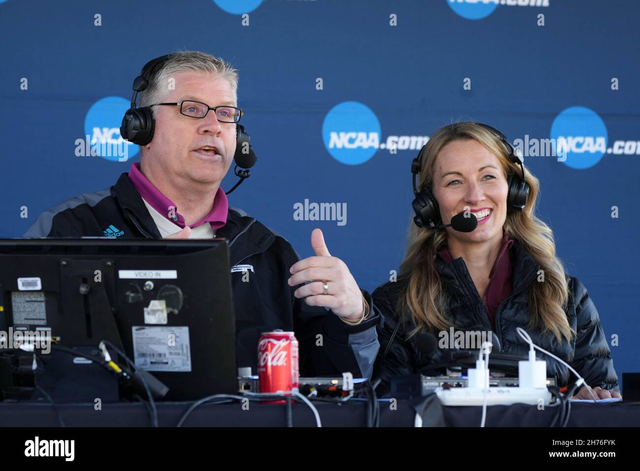 John Anderson (à gauche) et Carrie Tollefson, radiodiffuseur ESPN, lors des championnats de cross-country de la NCAA au parc régional d'Apalachee, le samedi 20 novembre, Banque D'Images