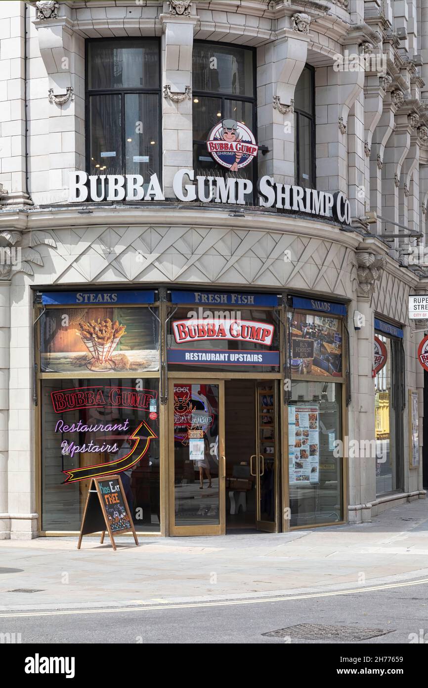 LONDRES, Royaume-Uni - 14 JUILLET 2021 : vue extérieure du restaurant Bubba Gump Shrimp Company de Coventry Street Banque D'Images