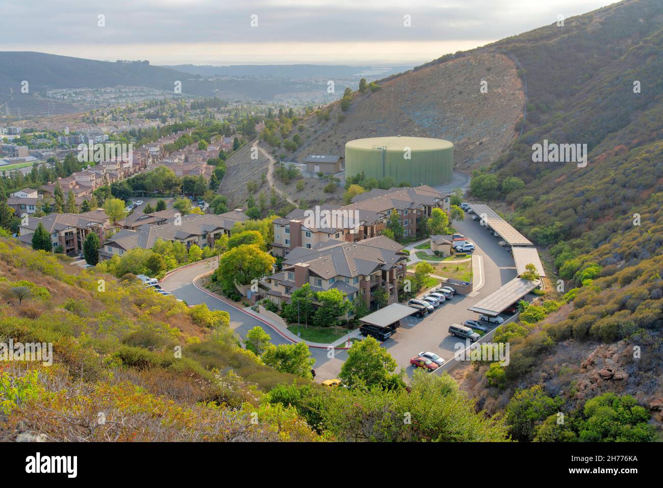 Bâtiments résidentiels complexes avec parking couvert à San Marcos, Californie Banque D'Images