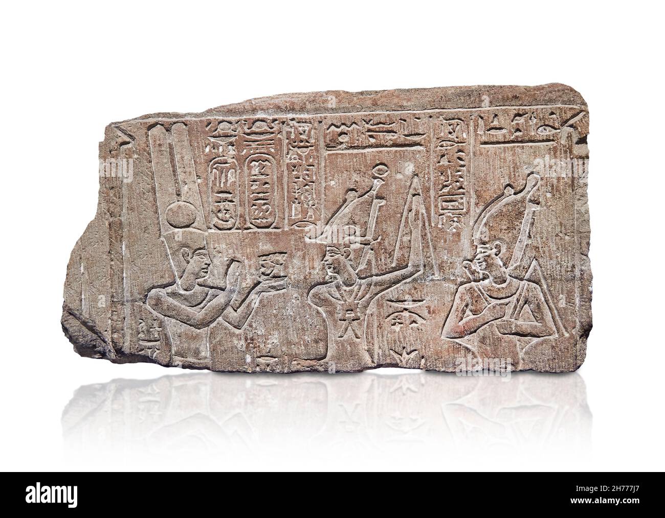Roman Egyptien de relief Emmperor Nero faisant une offrande, 54-68 AD.Musée des Beaux-Arts de Lyon inv E501-1739.Le Nero Emeror (à gauche) est orienté et m Banque D'Images