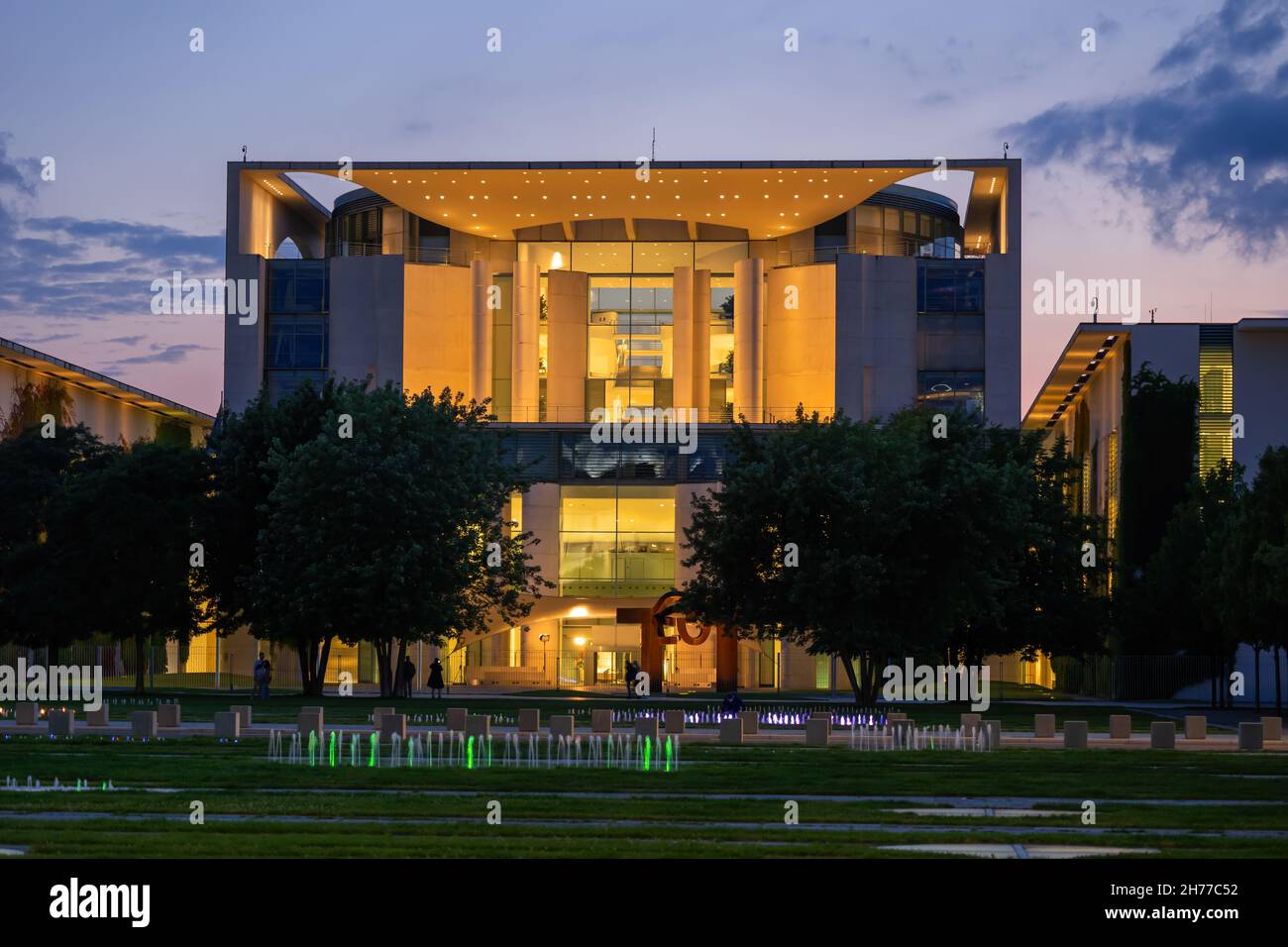 La Chancellerie allemande (Bundeskanzleramt, Chancellerie fédérale) bâtiment de nuit, dans la ville de Berlin, Allemagne, bureau exécutif du Chancelier de GE Banque D'Images