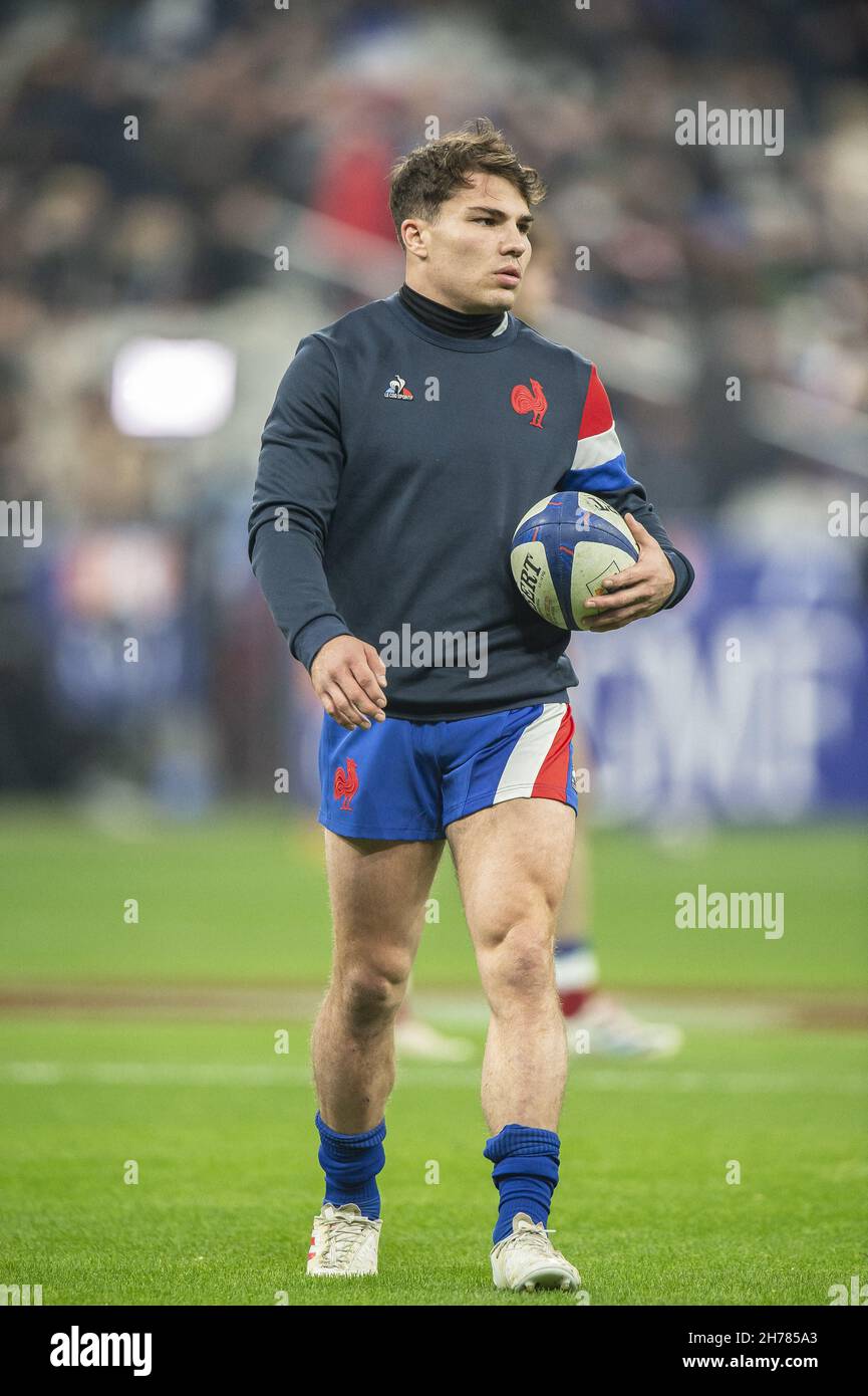 Antoine Dupont est photographié avant le match de rugby de la série des  Nations d'automne entre la France et la Nouvelle-Zélande au Stade de France  à Saint-Denis, près de Paris, le 20