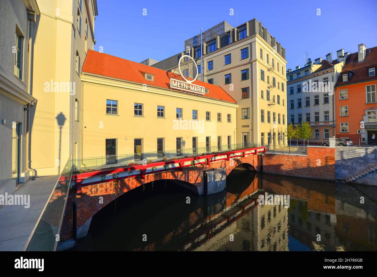 Wroclaw, Pologne, octobre 2021 Construction de l'usine Maria sur la rivière Oder à Wroclaw après rénovation Banque D'Images