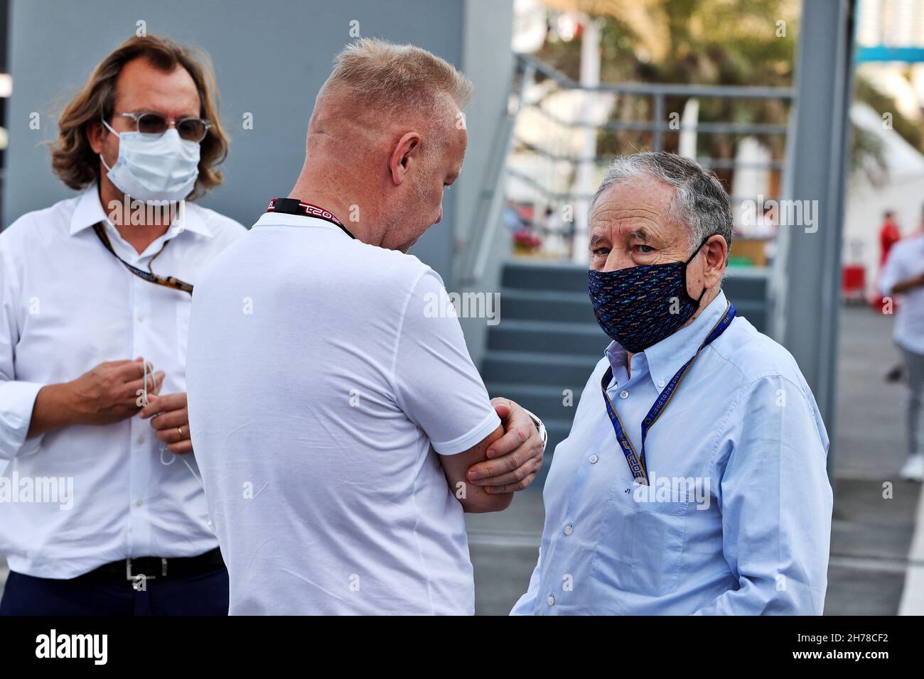 Doha, Qatar.21 novembre 2021.Dmitry Mazepin (RUS) Uralchem Président (à gauche) avec Jean Todt (FRA) Président de la FIA (à droite).Grand Prix du Qatar, dimanche 21 novembre 2021.Doha, Qatar.Crédit : James Moy/Alay Live News Banque D'Images