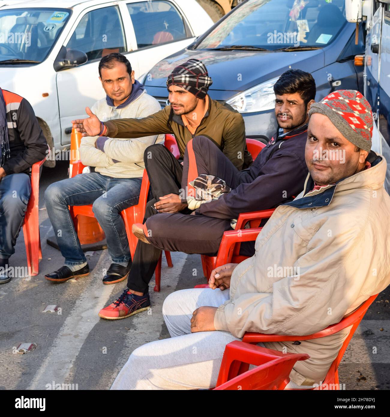 Gazipur, Delhi, Inde – décembre 25 2020 : manifestations des agriculteurs indiens sikhs et hindous du Punjab, de l'Uttar Pradesh et de l'Uttarakhand à la frontière de Delhi-UP Banque D'Images