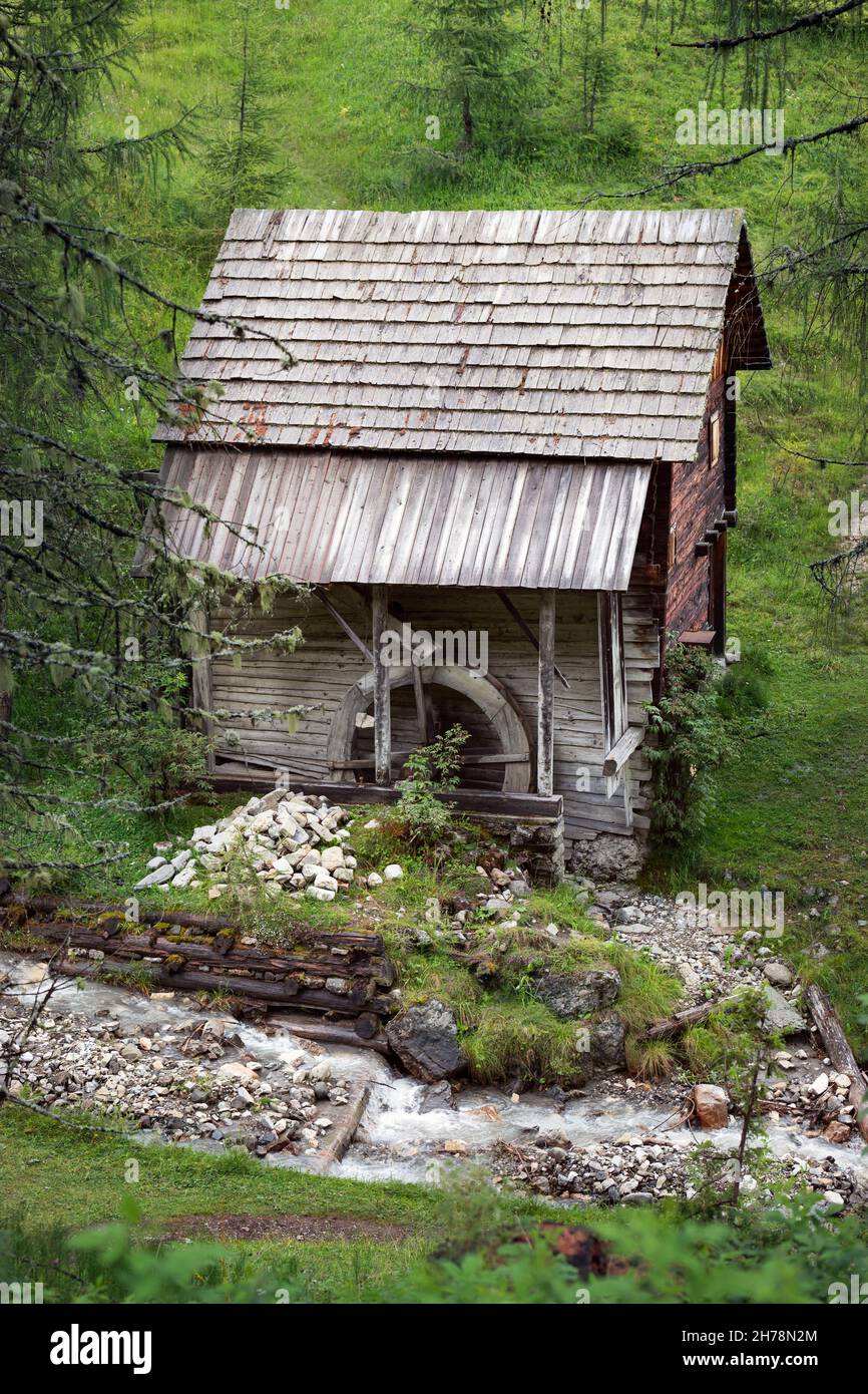 Ancien moulin à eau de la vallée du Moulin (Longiaru, San Martino à Badia) Banque D'Images