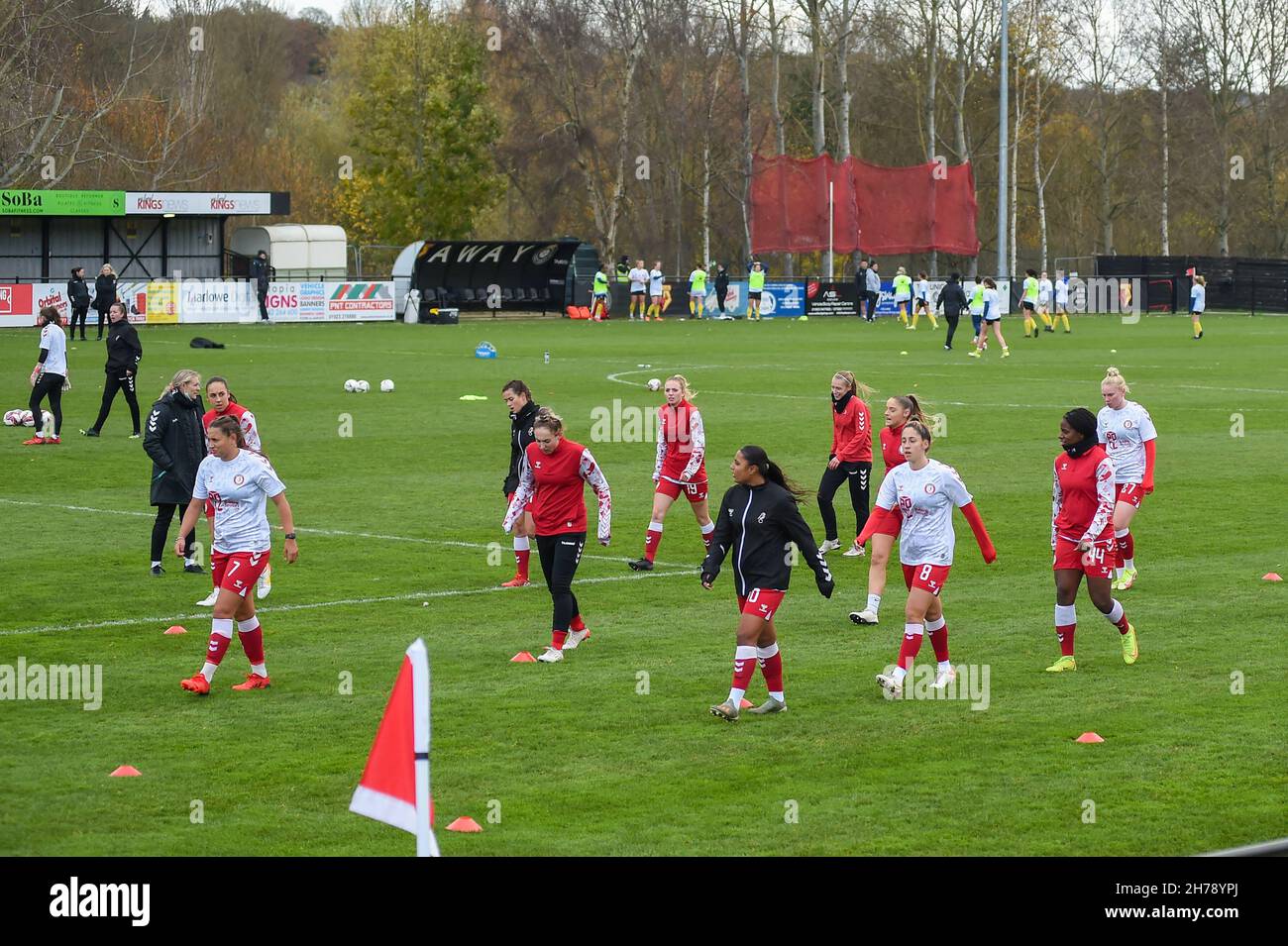 Londres, Royaume-Uni.21 novembre 2021.Kings Langley, Angleterre, novembre les joueurs de Bristol City se réchauffent avant le match de championnat FA Womens entre Watford et Bristol City au stade orbital Fasteners - Angleterre.Crédit: SPP Sport presse photo./Alamy Live News Banque D'Images