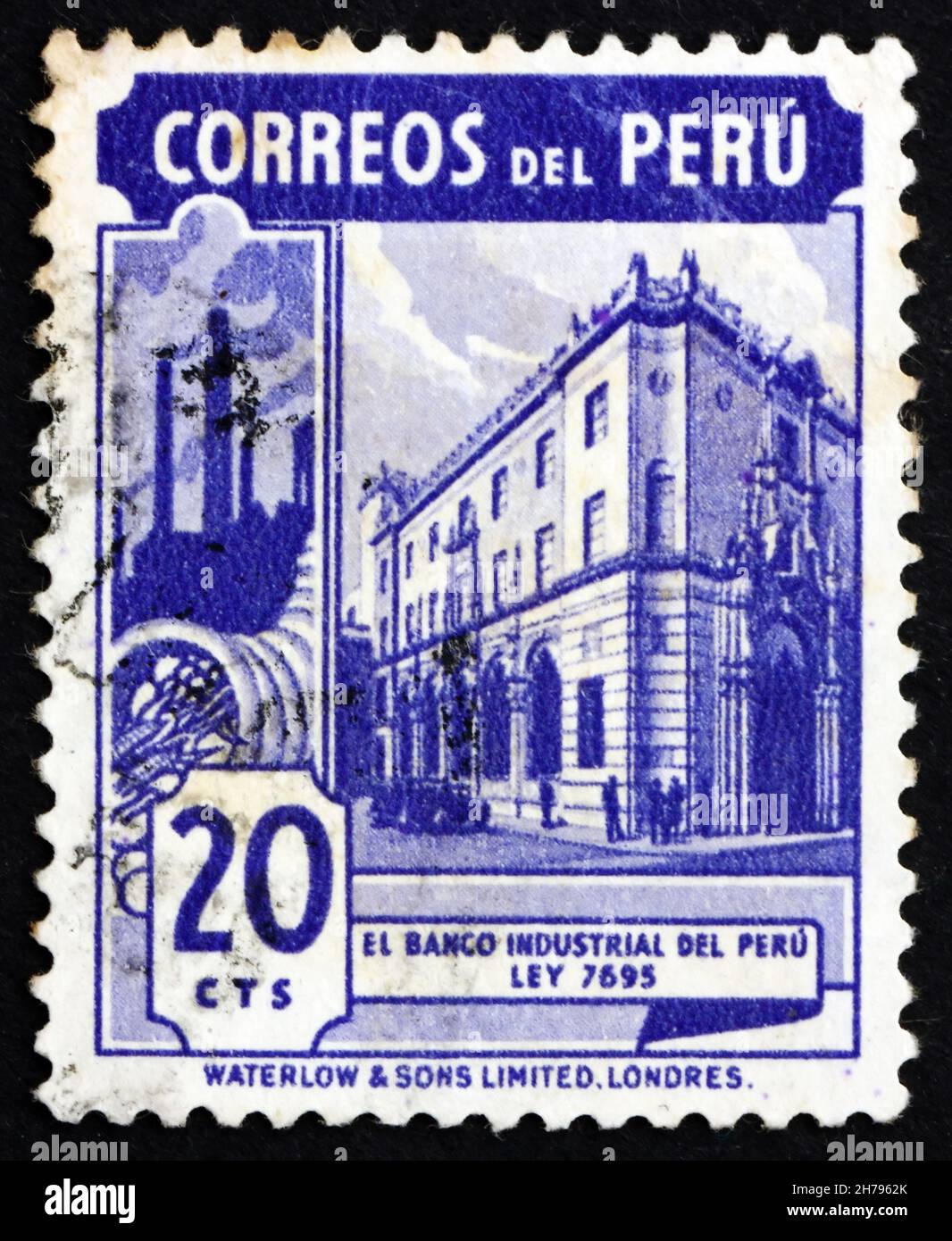 PÉROU - VERS 1949: Un timbre imprimé au Pérou montre la Banque industrielle du Pérou, vers 1949 Banque D'Images