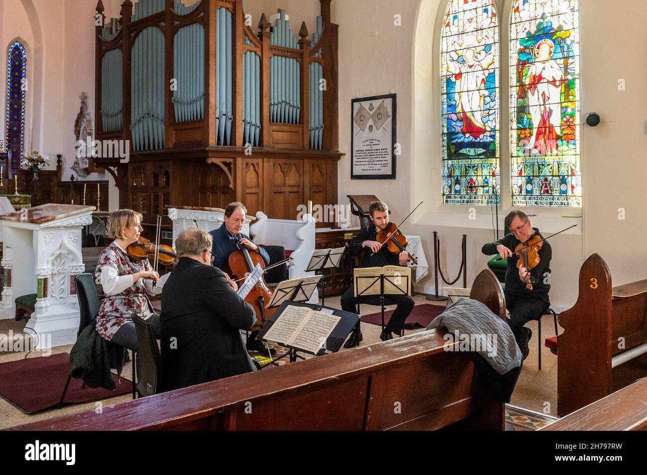 Bantry, West Cork, Irlande.21 novembre 2021.L'avant-dernier concert du programme 2021 de West Cork Music aura lieu cet après-midi à Bantry.Vanbrugh et ses amis jouent à Mozart et Dvorak dans l'église Saint-Brendan, à Bantry.Crédit : AG News/Alay Live News Banque D'Images