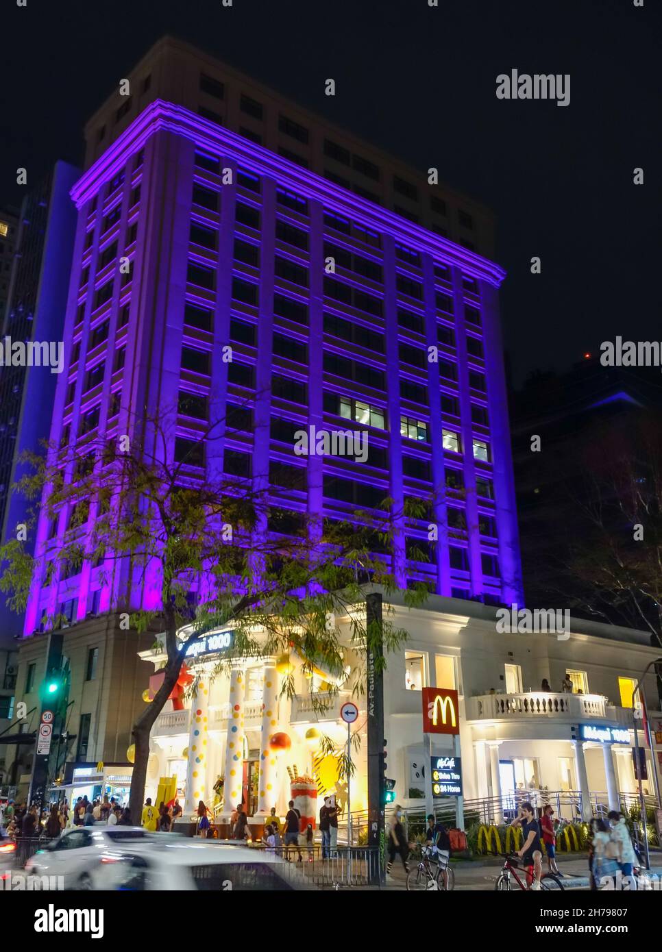 SAO PAULO, BRÉSIL - 24 octobre 2021 : le magasin d'alimentation Mequi 1000 McDonald's dans l'avenue Paulista Banque D'Images