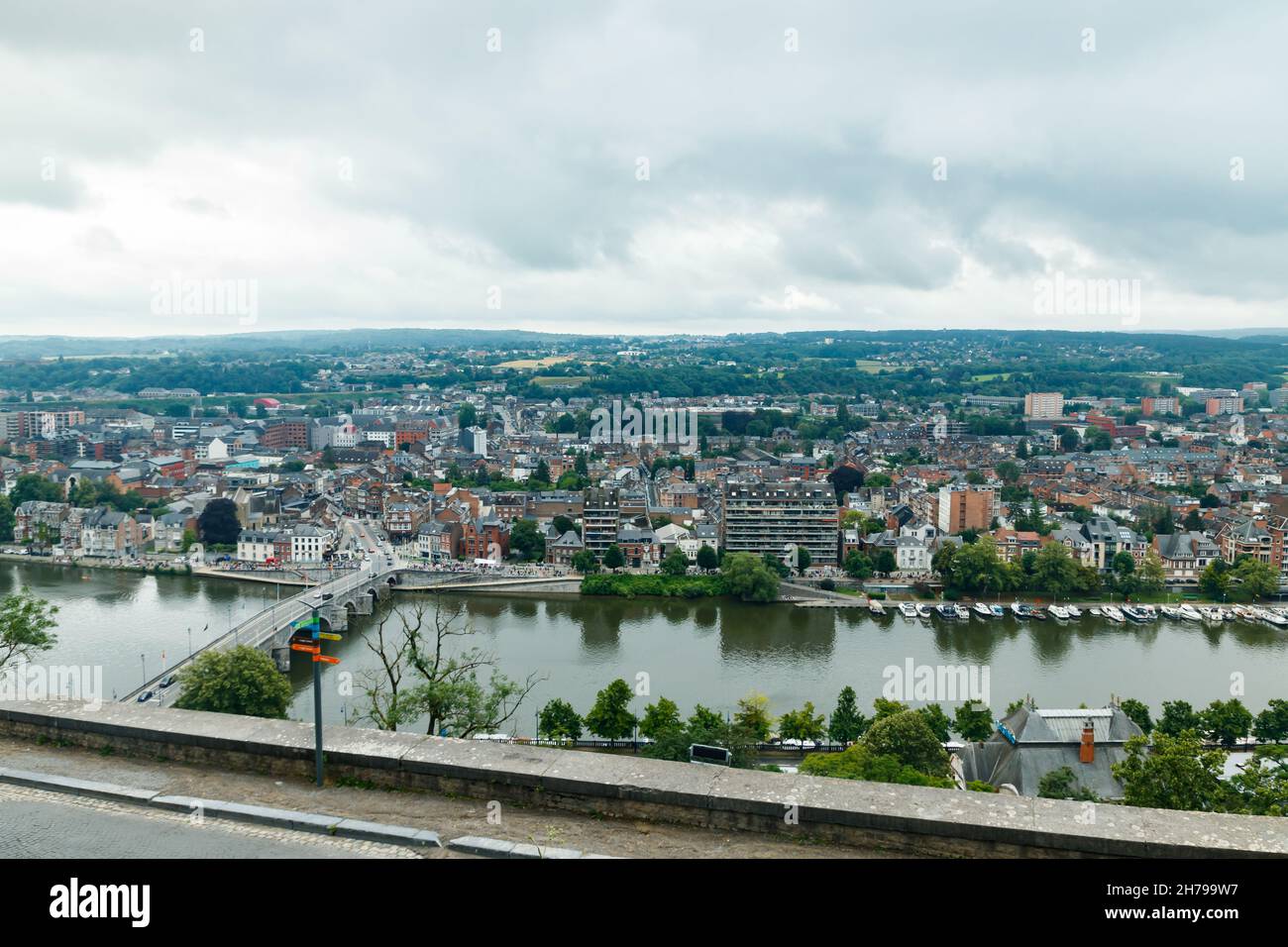 Namur, Belgique - 11 juillet 2021 : vue panoramique de la ville de Namur, Wallonie, Belgique en été Banque D'Images