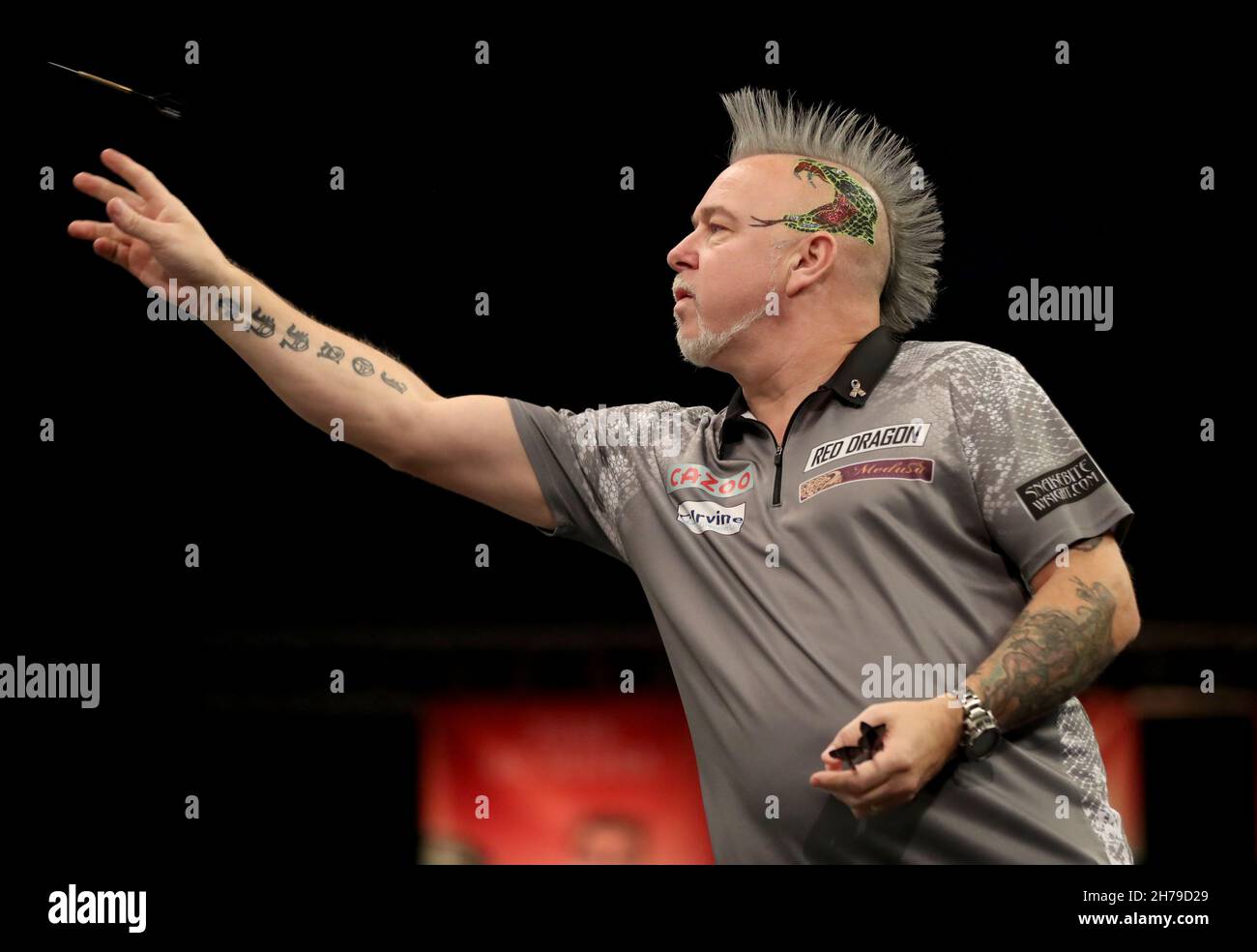 Peter Wright lors de sa demi-finale contre Michael Smith au Aldersley Leisure Village, Wolverhampton.Date de la photo: Dimanche 21 novembre 2021. Banque D'Images