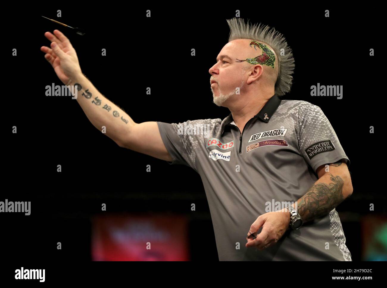 Peter Wright lors de sa demi-finale contre Michael Smith au Aldersley Leisure Village, Wolverhampton.Date de la photo: Dimanche 21 novembre 2021. Banque D'Images