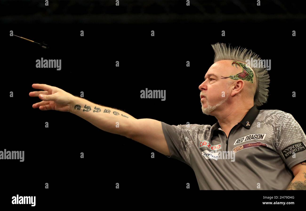 Peter Wright lors de sa demi-finale contre Michael Smith au Aldersley Leisure Village, Wolverhampton.Date de la photo: Dimanche 21 novembre 2021. Banque D'Images