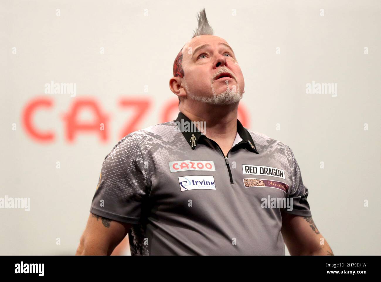 Peter Wright fête après avoir remporté sa demi-finale contre Michael Smith au Aldersley Leisure Village, Wolverhampton.Date de la photo: Dimanche 21 novembre 2021. Banque D'Images