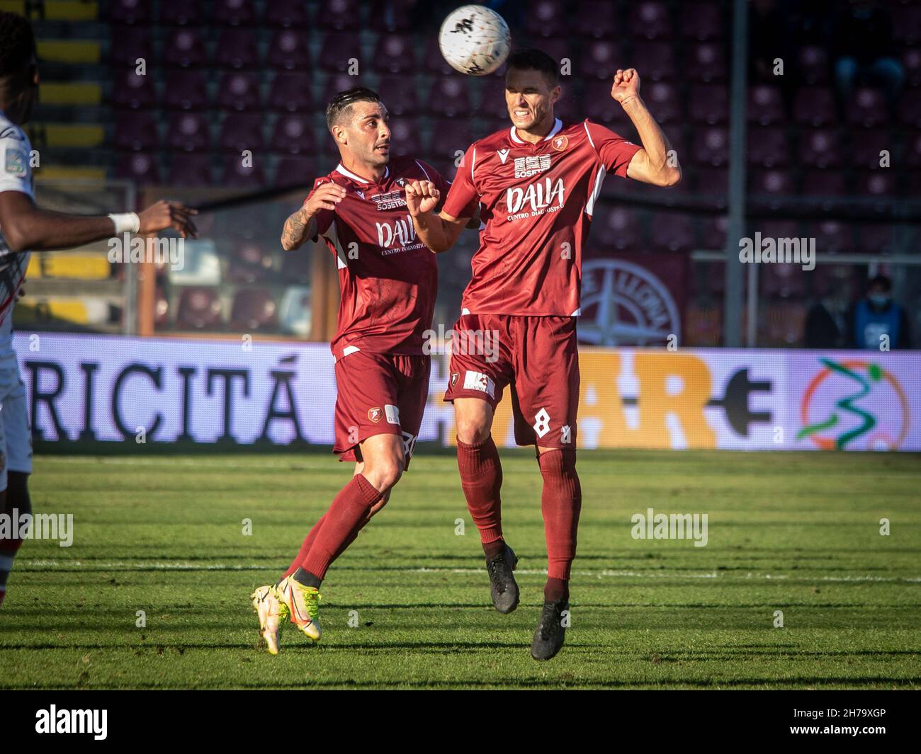 Stadio Oreste Granillo, Reggio Calabria, Italie, 21 novembre 2021,Crisetig Lorenzo (Reggina) tête de tir pendant Reggina 1914 vs US Cremonese - Italian football Championship League BKT Banque D'Images