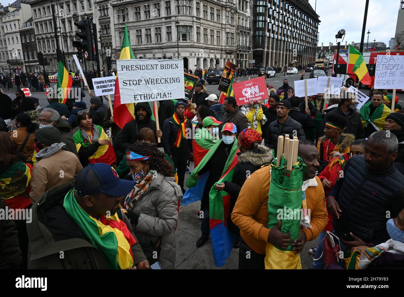 Londres, Royaume-Uni.21 novembre 2021.Se réveillant, la manifestation des Éthiopiens et le rallye automobile rejettent le néo-colonialisme néo-colonialisme, l'ingérence étrangère et la campagne médiatique fallacieuses sur la Corne de l'Afrique et l'Afrique en général pour les souffrances des Éthiopiens et de la nation.#NOMORE.Nous ne voulons pas que vous influendiez notre gouvernement dans notre système national, les droits de la personne qui viennent dans notre pays pour nous massacrer.Nous voulons une gouvernance qui soit une autogouvernance et un développement en Chine.Plus de fausses nouvelles occidentales.Aucun changement de régime.Abiy Ahmed est le PM du peuple élu en Éthiopie.Non à l'intervention des États-Unis et du Royaume-Uni.Crédit : Picture Capital/Alay Live Banque D'Images