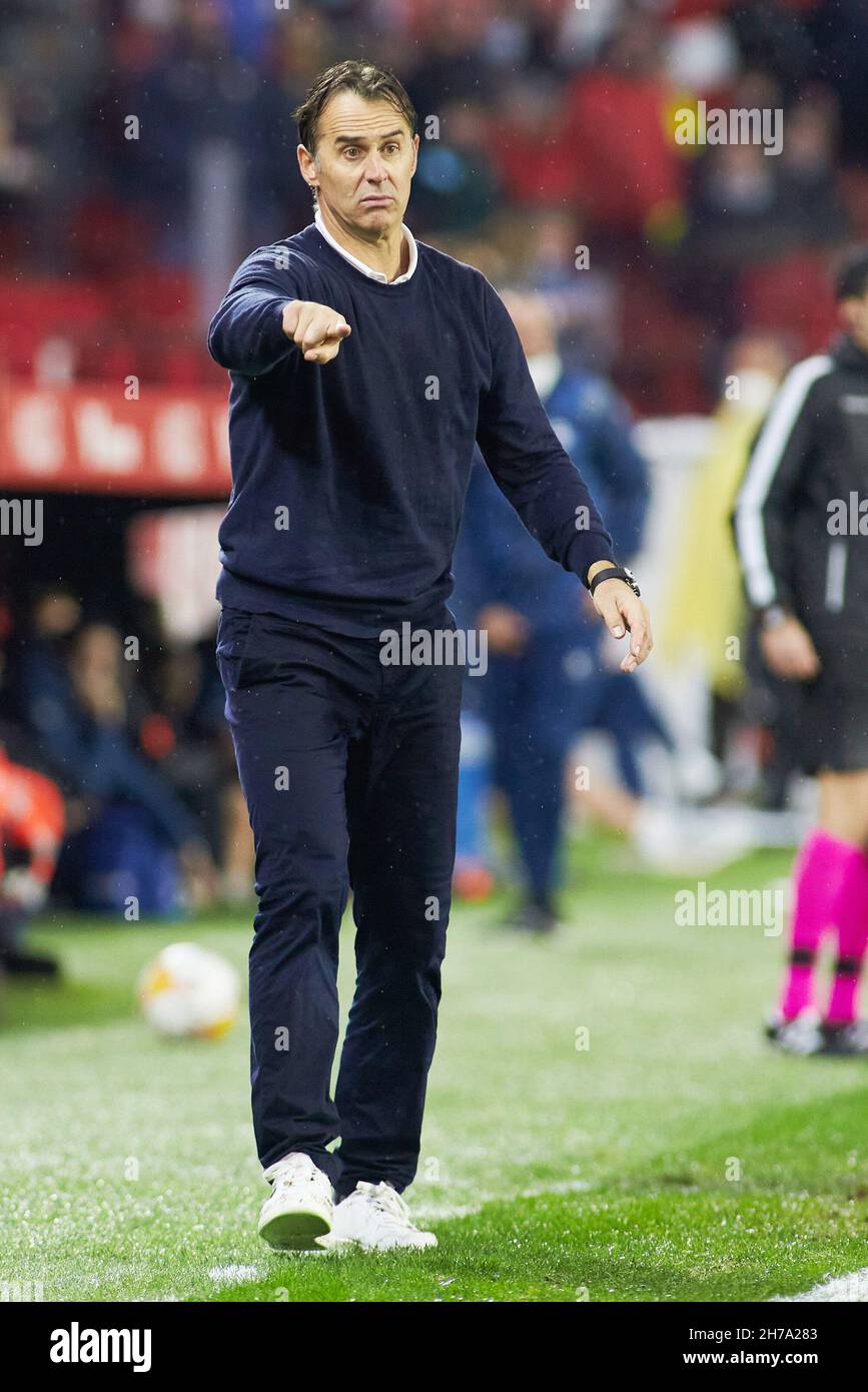 Julen Lopetegui, entraîneur en chef de Séville pendant le championnat d'Espagne la Liga football match entre Sevilla FC et Deportivo Alaves le 20 novembre 2021 au stade Ramon Sanchez-Pizjuan à Séville, Espagne - photo: Joaquin Corchero/DPPI/LiveMedia Banque D'Images