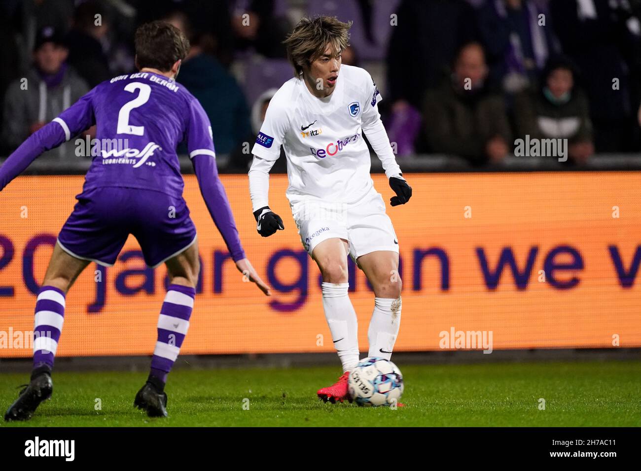 ANTWERPEN, BELGIQUE - NOVEMBRE 21 : Junya Ito de KRC Genk lors du match Jupiler Pro League entre K. Beerschot V.A. et KRC Genk à l'Olympich Stadion le 21 novembre 2021 à Antwerpen, Belgique (photo de Joris Verwijst/Orange Pictures) Banque D'Images