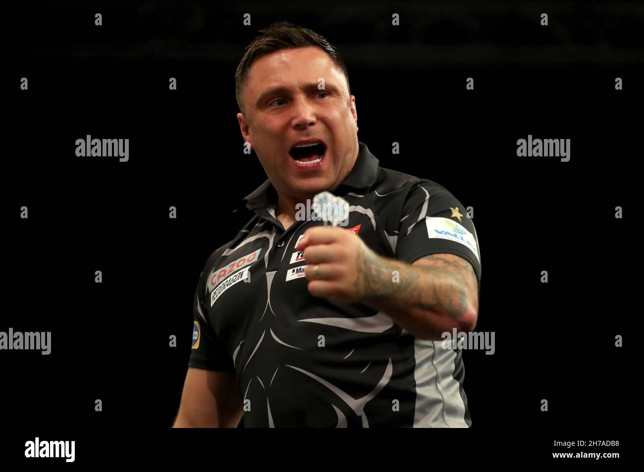 Gerwyn Price célèbre lors de son match en finale contre Peter Wright au Aldersley Leisure Village, Wolverhampton.Date de la photo: Dimanche 21 novembre 2021. Banque D'Images