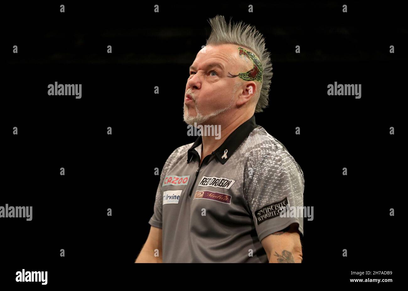 Peter Wright réagit lors de son match en finale contre Gerwyn Price au Aldersley Leisure Village, Wolverhampton.Date de la photo: Dimanche 21 novembre 2021. Banque D'Images
