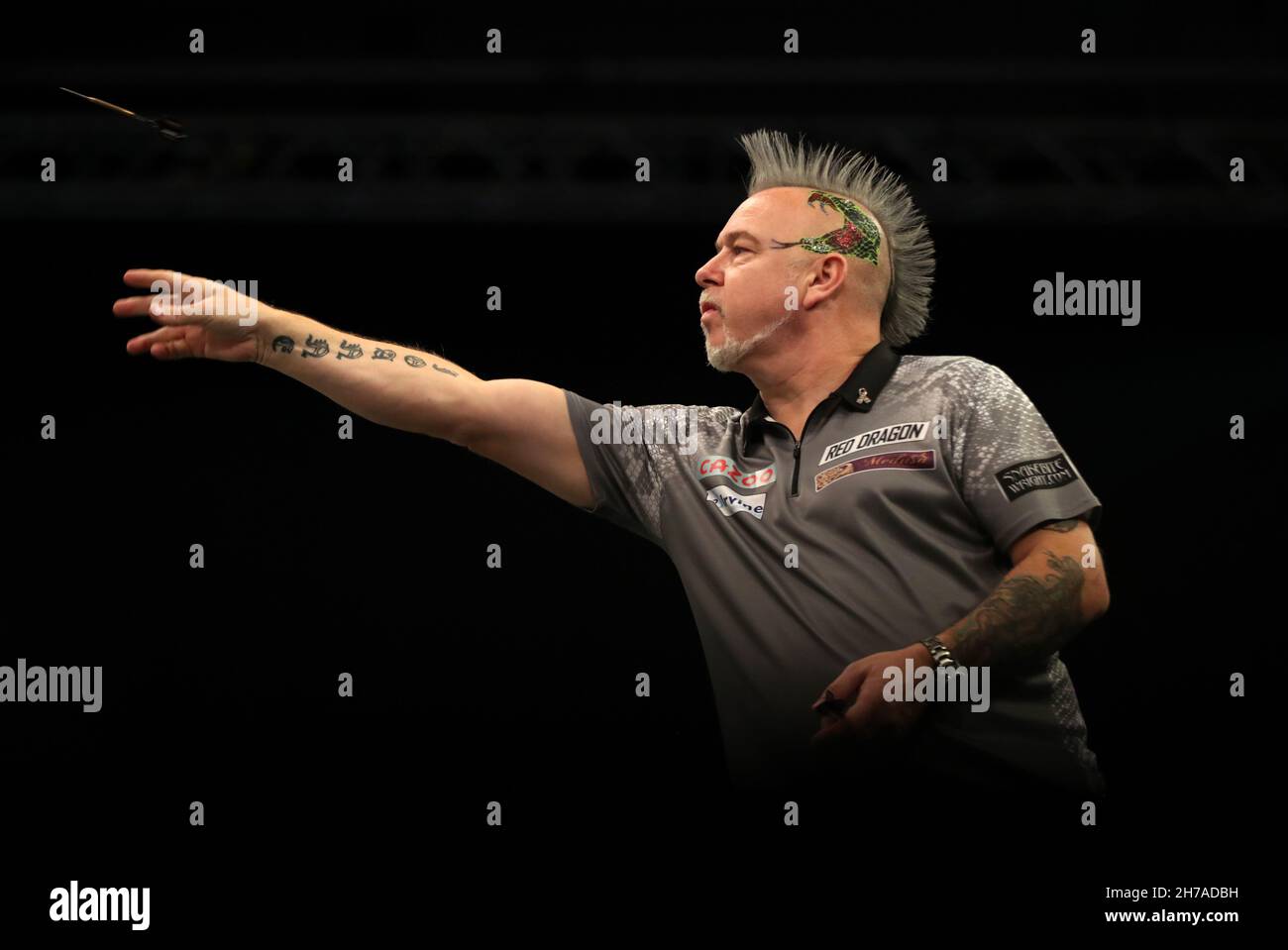 Peter Wright lors de son match en finale contre Gerwyn Price au Aldersley Leisure Village, Wolverhampton.Date de la photo: Dimanche 21 novembre 2021. Banque D'Images
