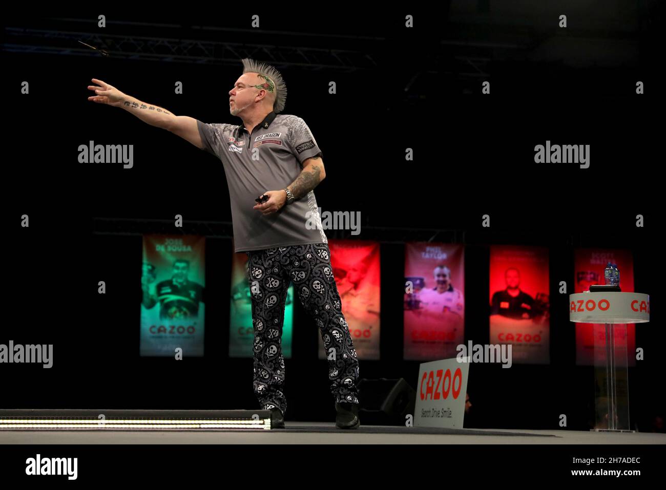 Peter Wright lors de son match en finale contre Gerwyn Price au Aldersley Leisure Village, Wolverhampton.Date de la photo: Dimanche 21 novembre 2021. Banque D'Images