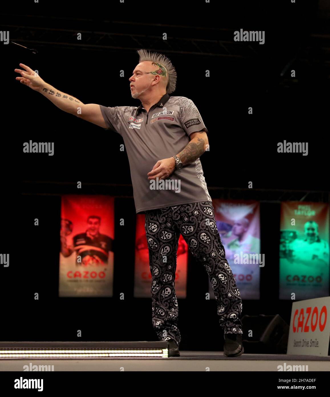 Peter Wright lors de son match en finale contre Gerwyn Price au Aldersley Leisure Village, Wolverhampton.Date de la photo: Dimanche 21 novembre 2021. Banque D'Images