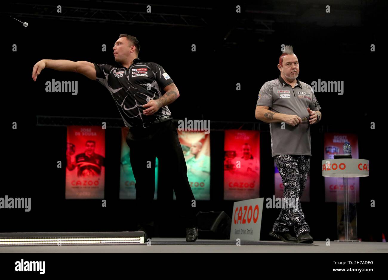 Gerwyn Price lors de son match en finale contre Peter Wright au Aldersley Leisure Village, Wolverhampton.Date de la photo: Dimanche 21 novembre 2021. Banque D'Images
