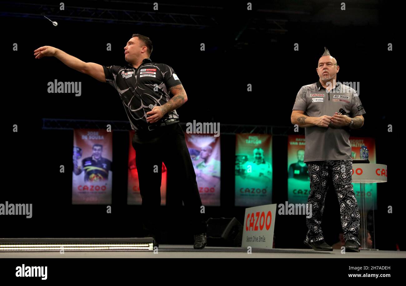 Gerwyn Price lors de son match en finale contre Peter Wright au Aldersley Leisure Village, Wolverhampton.Date de la photo: Dimanche 21 novembre 2021. Banque D'Images