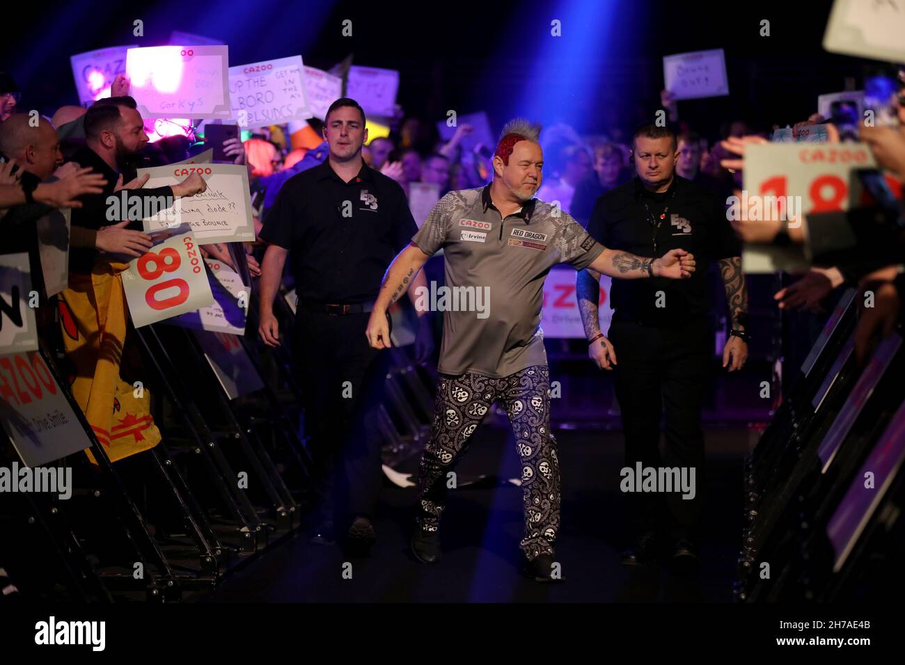 Peter Wright avant son match en finale contre Gerwyn Price au Aldersley Leisure Village, Wolverhampton.Date de la photo: Dimanche 21 novembre 2021. Banque D'Images