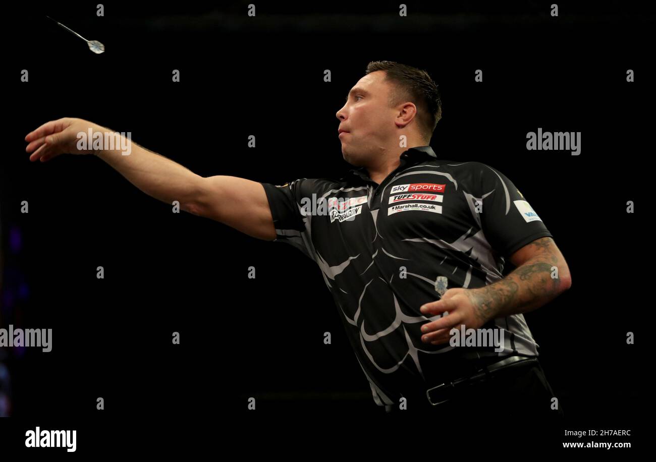 Gerwyn Price lors de son match en finale contre Peter Wright au Aldersley Leisure Village, Wolverhampton.Date de la photo: Dimanche 21 novembre 2021. Banque D'Images