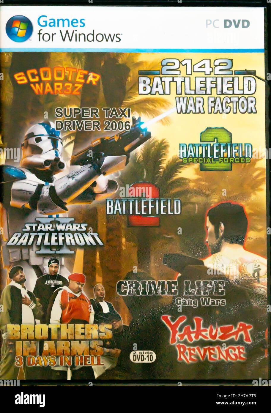 Plusieurs jeux vidéo pour PC Windows mis dans un DVD box, diverses éditions de Battlefield et extras, des années 2000, piratés, sans licence Banque D'Images