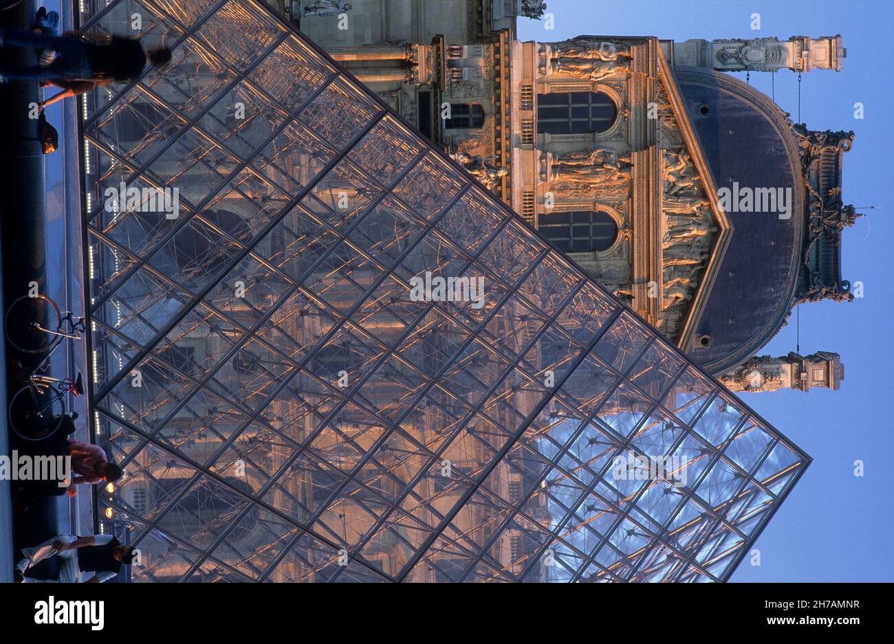 FRANCE.PARIS (75) 1ER AR.LA PYRAMIDE DU LOUVRE Banque D'Images