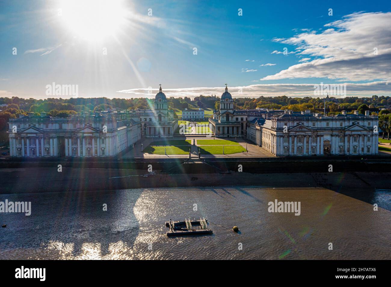 Vue panoramique aérienne de la vieille académie navale de Greenwich, au bord de la Tamise Banque D'Images