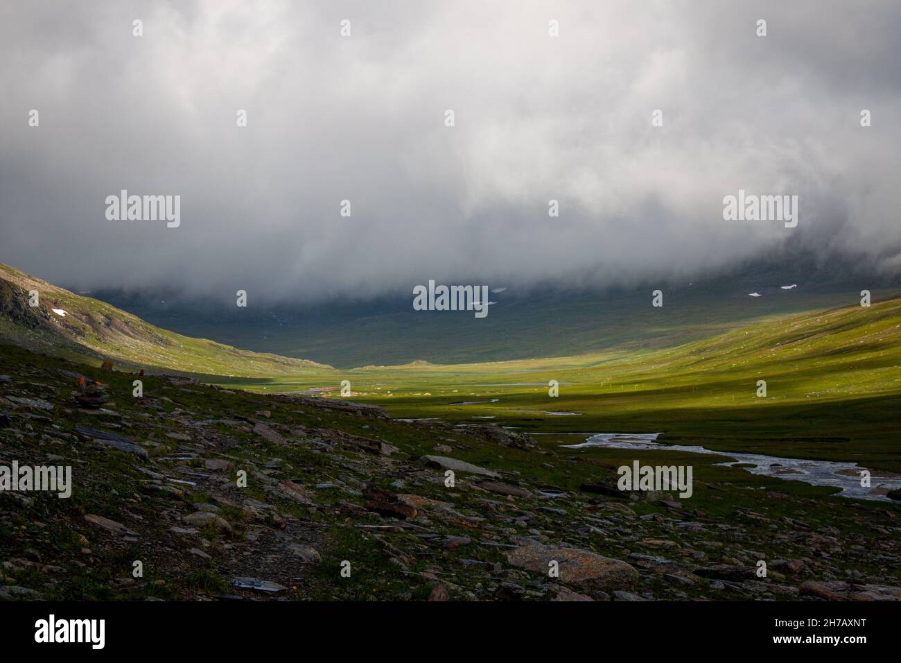 U-vallée entre Viterskalet et Syter organisation touristique suédoise s'hume sur le sentier de randonnée de Kungsleden, nord de la Suède Banque D'Images