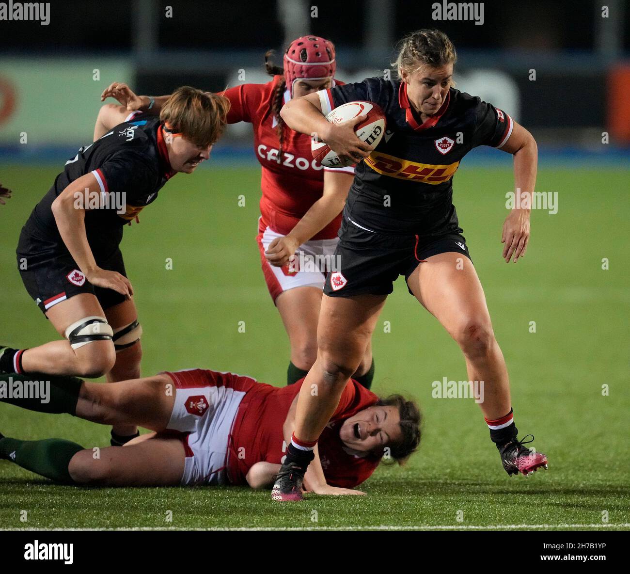 Cardiff, pays de Galles, 21, novembre 2021,Brittany Kassil (Canada) en action, sous Wales Women c. Canada Women's Rugby, Credit:, Graham Glendinning,/ Alamy Live News Banque D'Images
