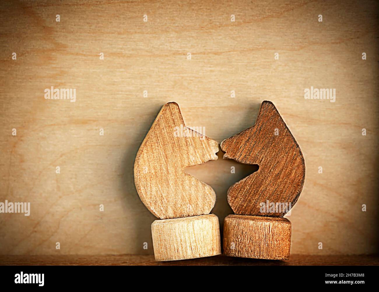 échecs, morceaux d'échecs de chevaux face à face, un symbole de l'amour Banque D'Images