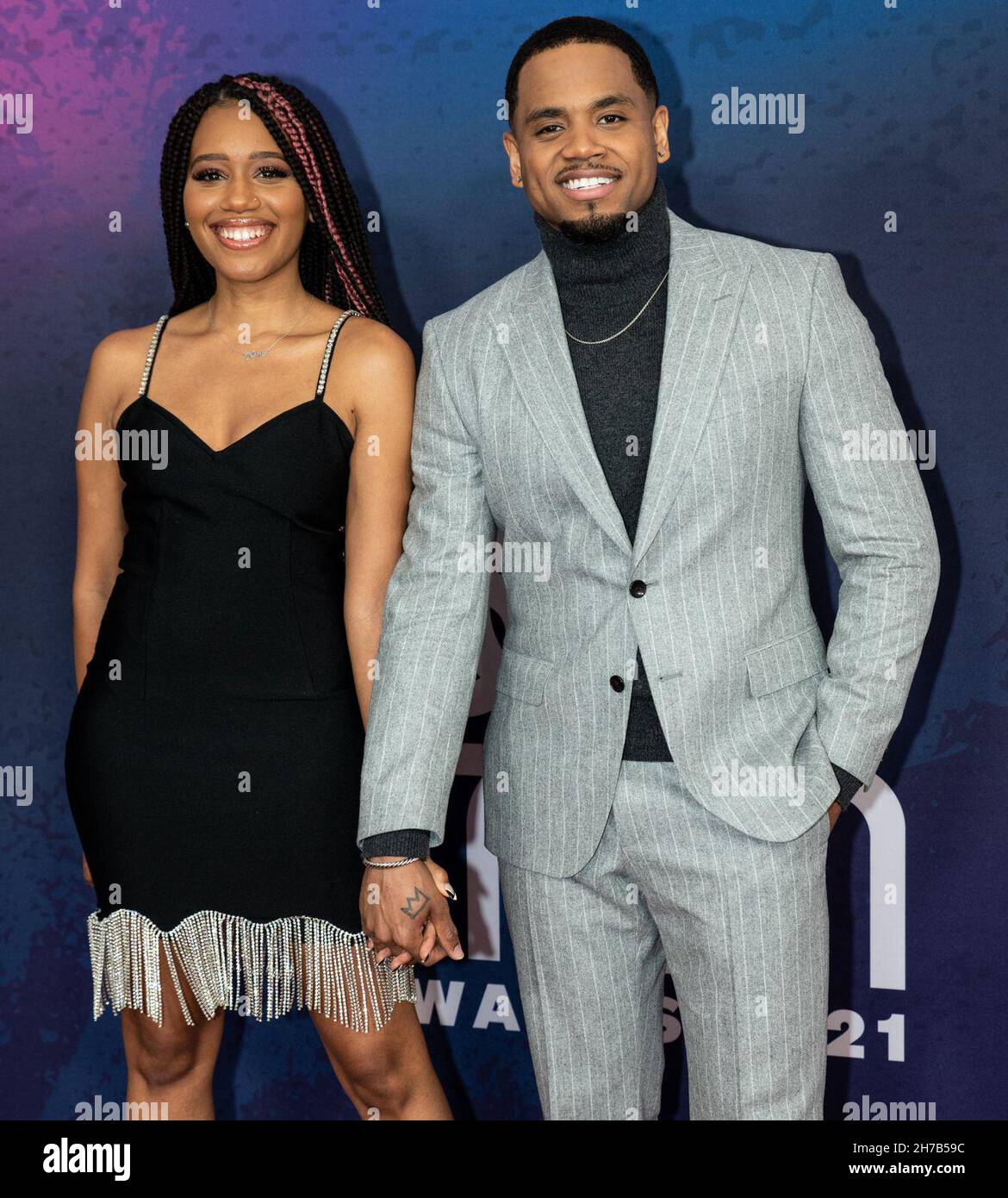 New York, États-Unis.20 novembre 2021.Acteur Mack Wilds et Christina Hammond sur le tapis rouge lors des Soul train Awards 2021 qui se tiennent au Apollo Theatre de New York, NY, le 20 novembre 2021.(Photo par Mike Ware/Sipa USA) crédit: SIPA USA/Alay Live News Banque D'Images