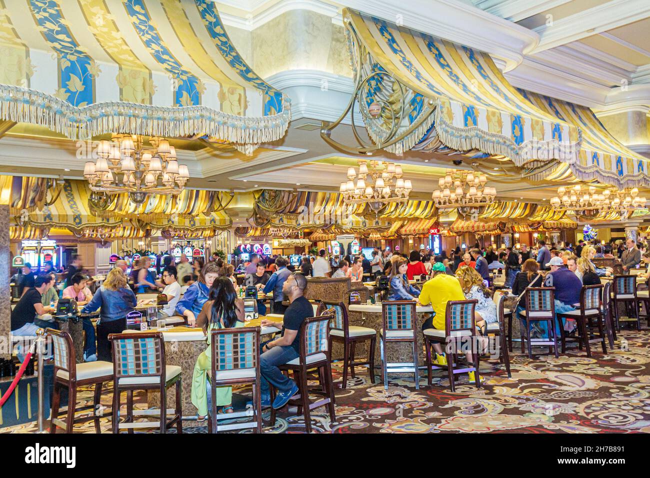 Las Vegas Nevada, le Strip South Las Vegas Boulevard, hôtel Bellagio casino joueurs joueurs tables à l'intérieur Banque D'Images
