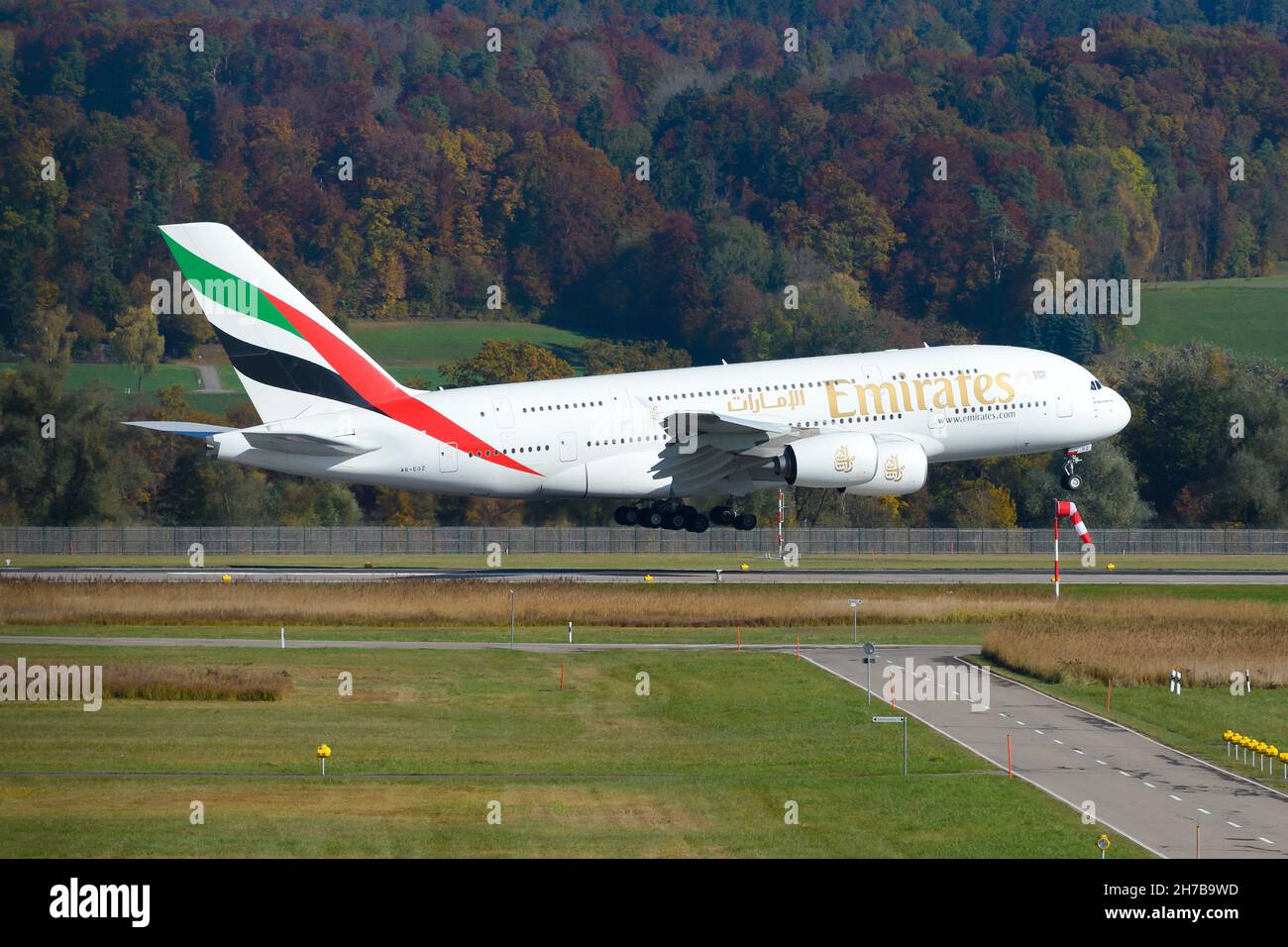Emirates Airline Airbus A380 avion atterrissage à haute voix de Dubaï, Émirats arabes Unis.Avion d'Emirates Airlines. Banque D'Images