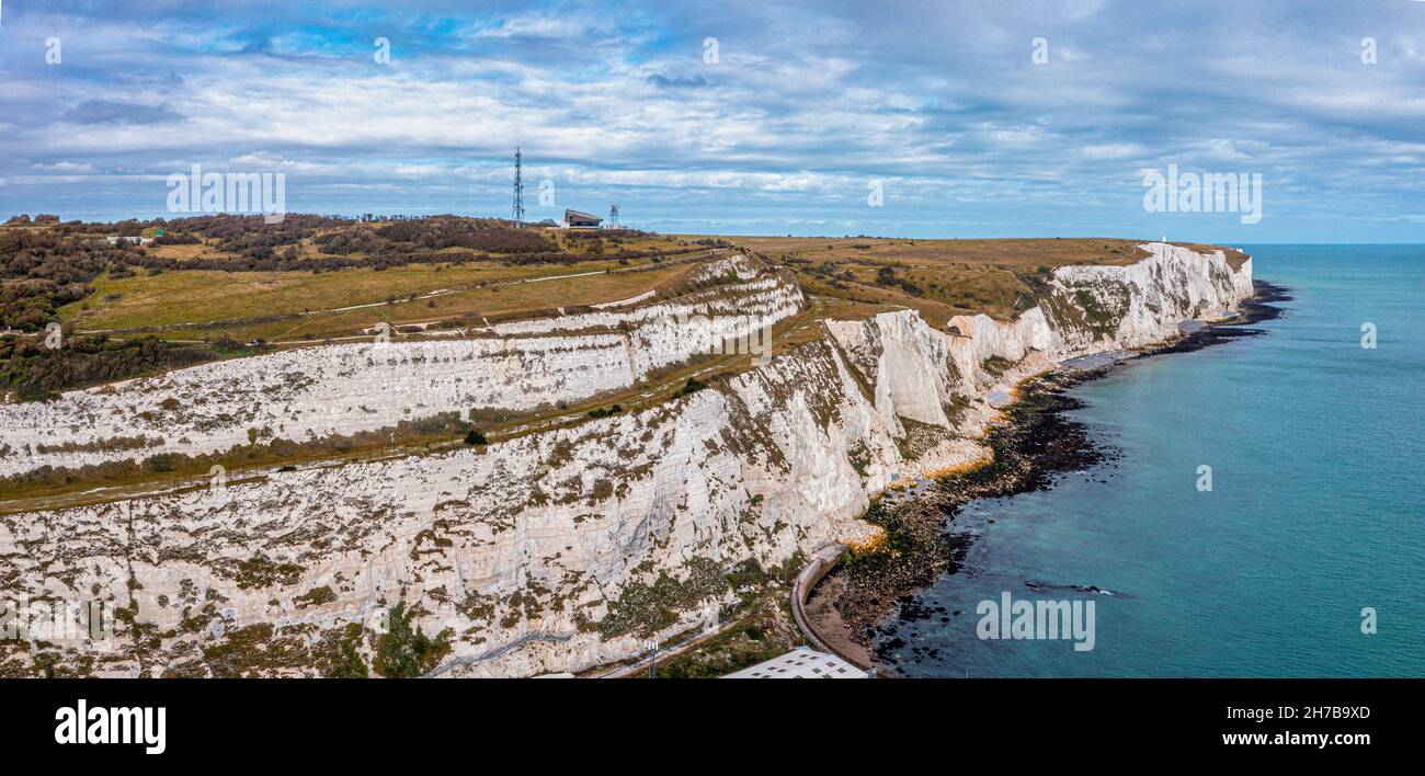 Vue aérienne des falaises blanches de Douvres. Banque D'Images