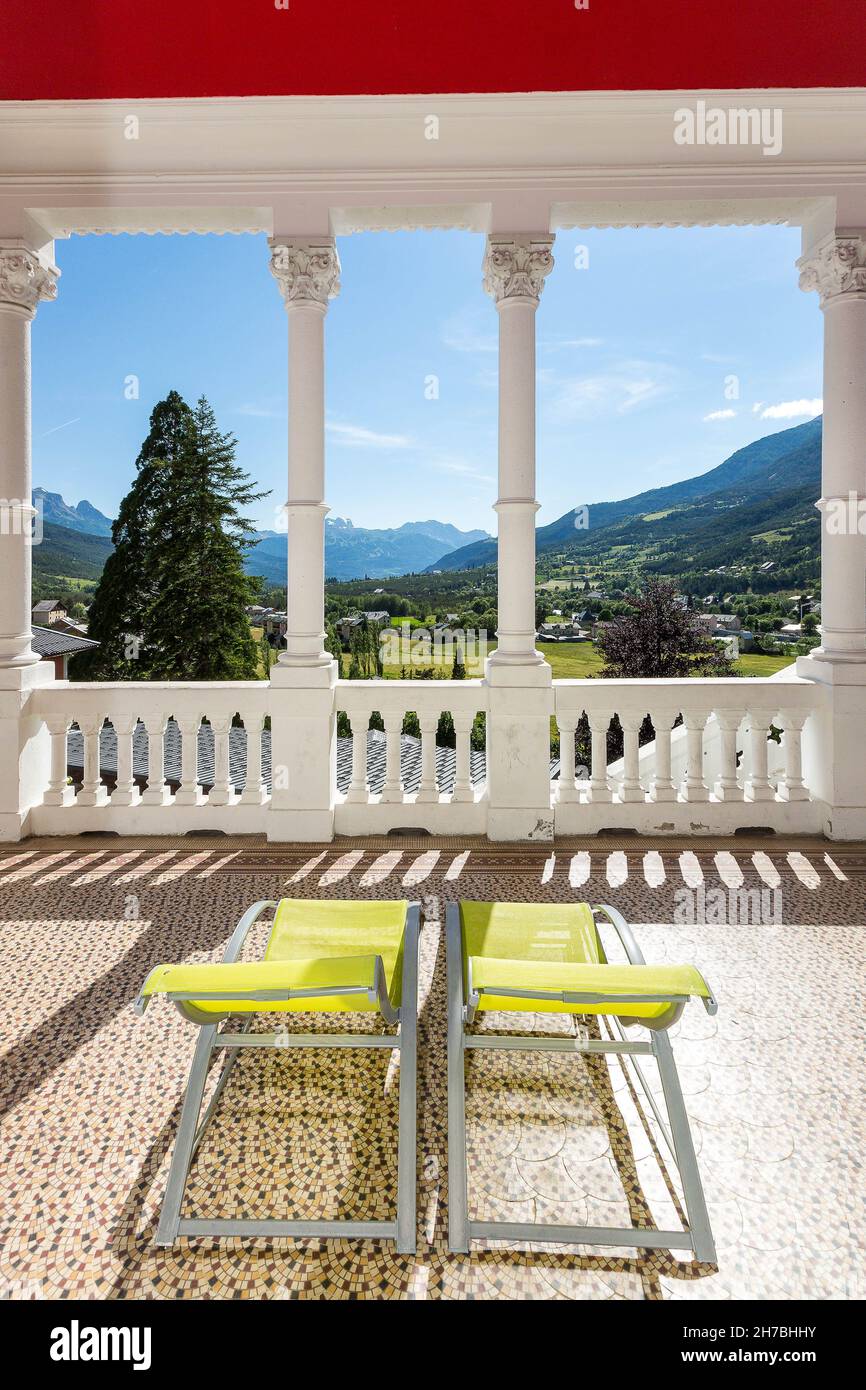 ALPES DE HAUTE-PROVENCE, VALLÉE D'UBAYE, VILLAGE DE JAUSIERS, CHÂTEAU DES MAGNANS Banque D'Images