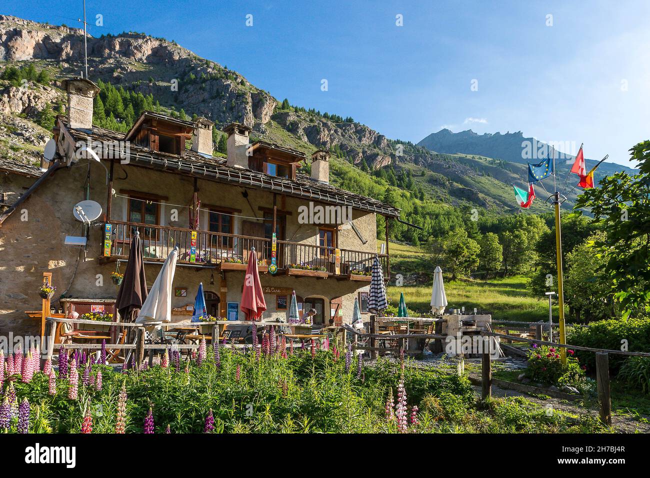 ALPES DE HAUTE-PROVENCE, 04, VALLÉE D'UBAYE, SAINT-PAUL-SUR-UBAYE, VILLAGE DE MAURIN,MALJASSET, GITE AUBERGE DE LA CURE Banque D'Images