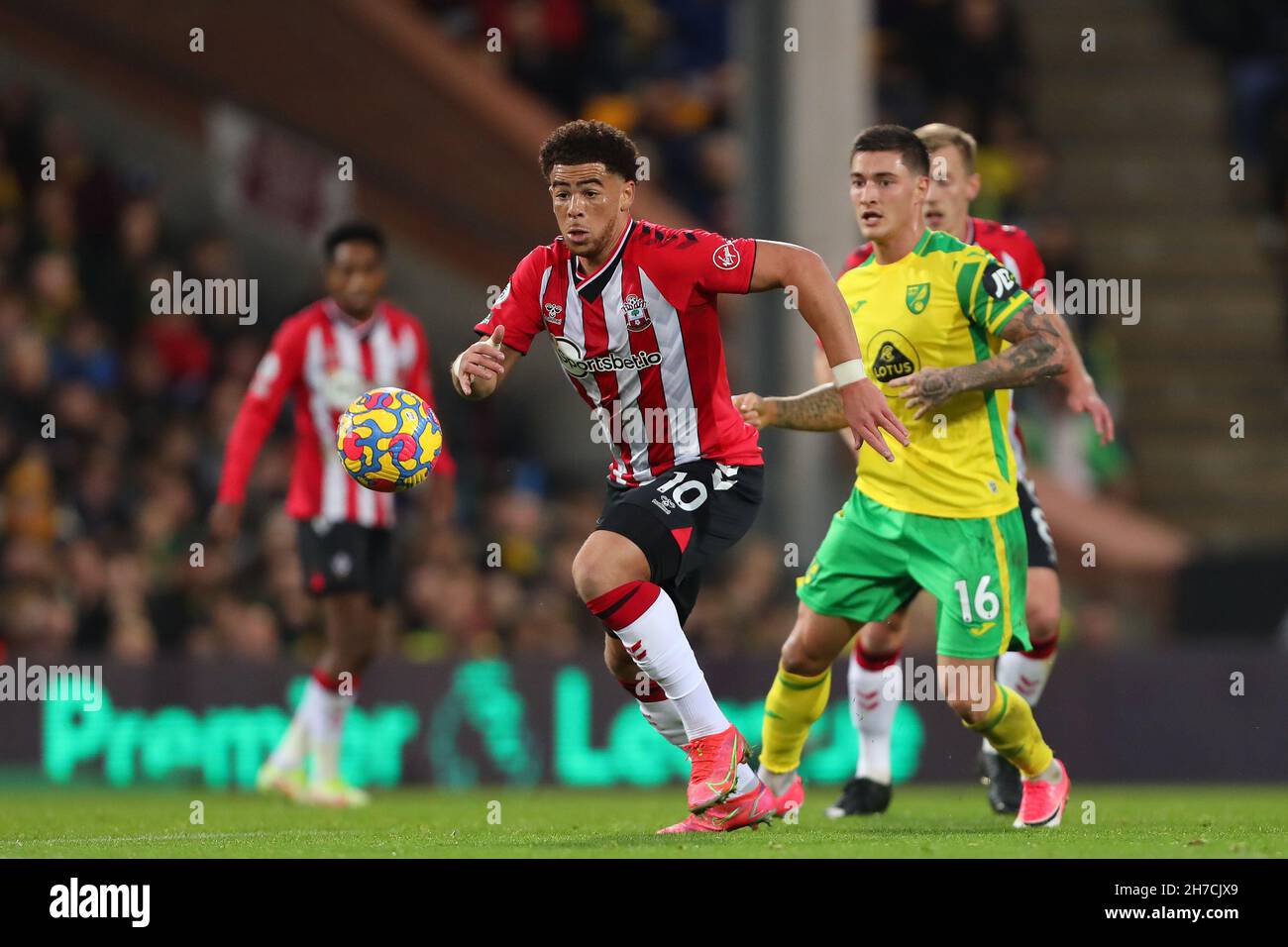 Che Adams de Southampton - Norwich City v Southampton, Premier League, Carrow Road, Norwich, Royaume-Uni - 20 novembre 2021 usage éditorial uniquement - des restrictions DataCo s'appliquent Banque D'Images