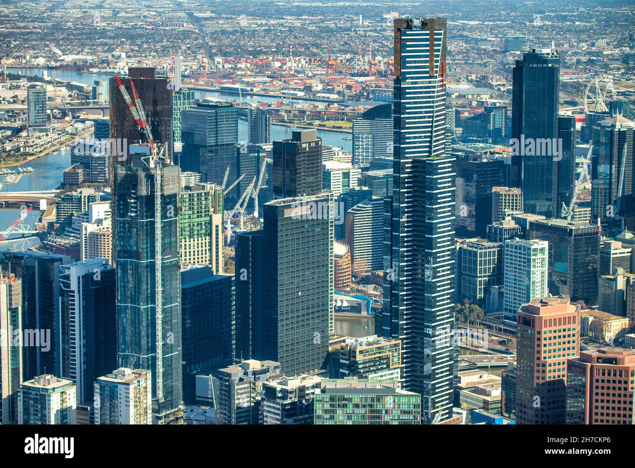 Vue aérienne incroyable sur les gratte-ciel du centre-ville de Melbourne lors d'une belle journée ensoleillée.Vue depuis l'hélicoptère, Australie Banque D'Images